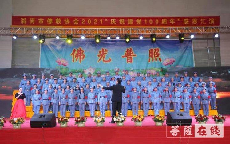 这只蜘蛛不简单，光看这个大洞都知道有多厉害了！